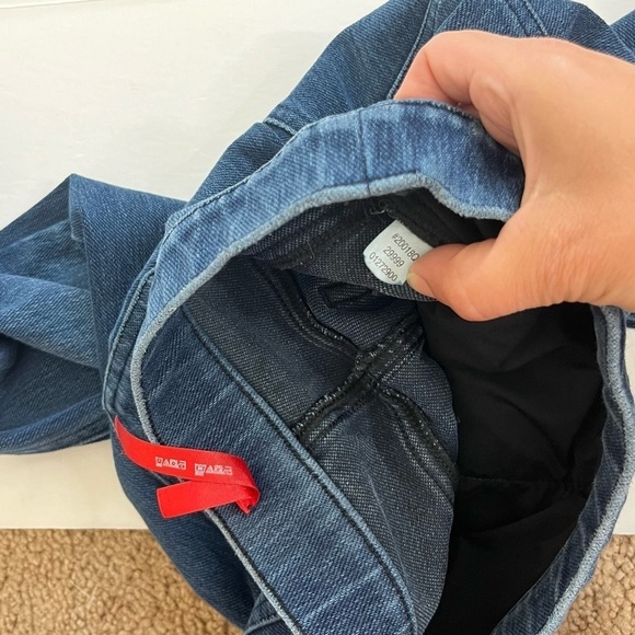 Spanx Pull On Blue Jeans Size Medium - Picture 4 of 8